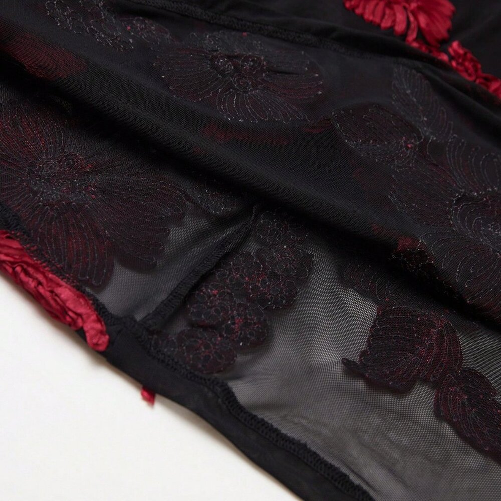Red Romantic Elegant Women's Floral Embroidered Maxi Dress - Picture 9 of 11